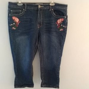 Level eight size 14 floral embroidered capri jeans